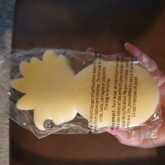 Victoria Secret Pink Pineapple Bath Sponge - Picture 4 of 4